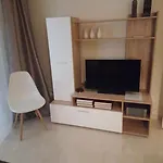 Irida Equanimity And Cozy Apartment