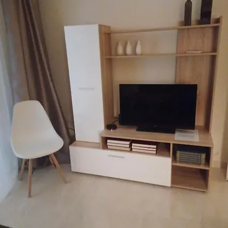 Irida Equanimity And Cozy Apartament