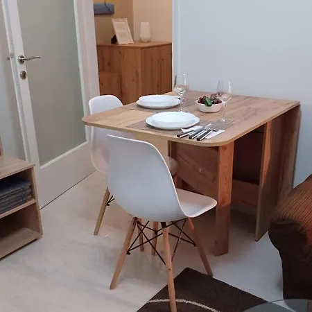 Irida Equanimity And Cozy Apartament *