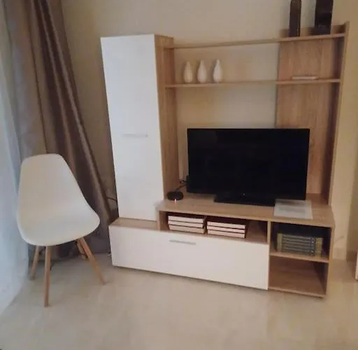 Irida Equanimity And Cozy Apartman